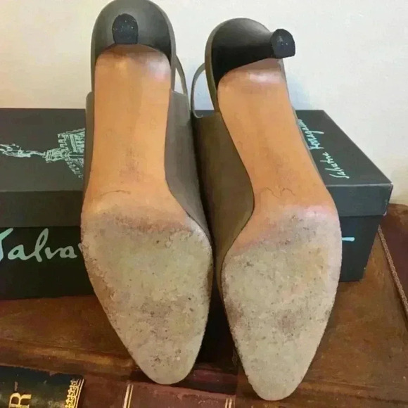 Vintage Salvatore Ferragamo Slingback Two-Tone Shoes. - Picture 3 of 5